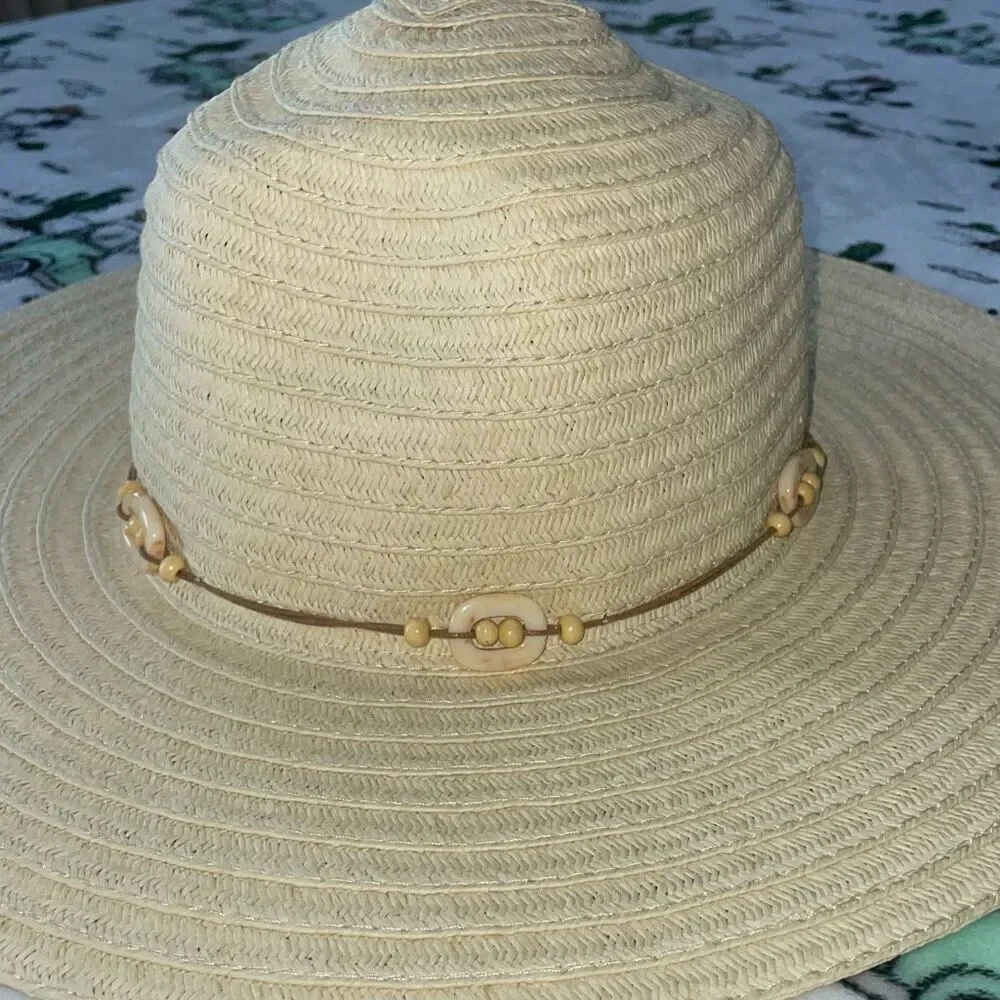 Universal thread women’s tan straw hat beach pool hat size small/medium NWT